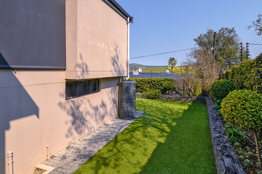 6 Bedroom Property for Sale in Kenridge Heights Western Cape